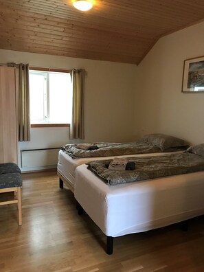 Basic Double or Twin Room, Private Bathroom | Rollaway beds, free WiFi, bed sheets - Guesthouse Hof in Vatnsdalur (Blönduós)