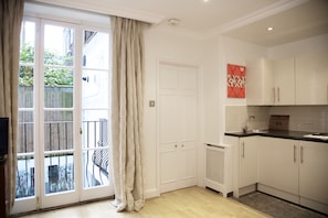 Apartment, 1 Schlafzimmer | Wohnbereich | Plasmafernseher