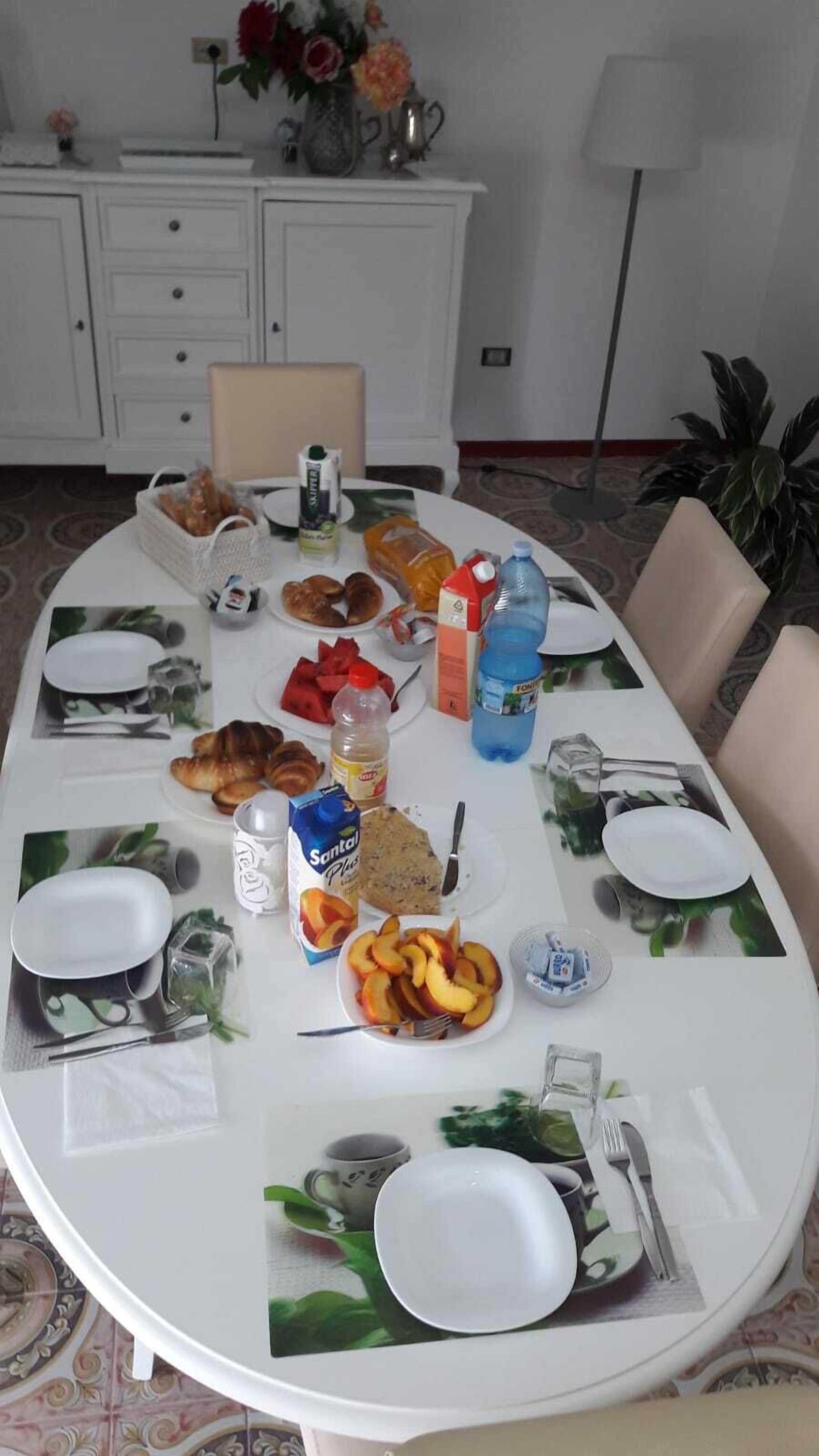 包含每日当地美食早餐