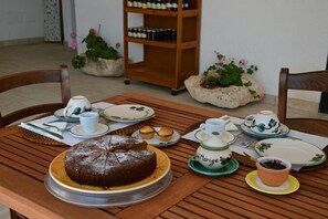 Petit déjeuner composé de spécialités régionales compris tous les jours