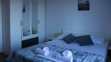 Desk, free cots/infant beds, free WiFi, bed sheets