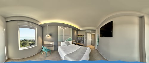 One Acapulco Diamante