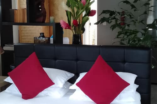 Honeymoon-Studiosuite, 1 King-Bett, Meerblick | 1 Schlafzimmer, hochwertige Bettwaren, Bügeleisen/Bügelbrett, WLAN