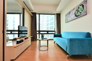 Deluxe Studio Suite, 1 Bedroom, City View | Living room | 40-inch flat-screen TV with cable channels, TV