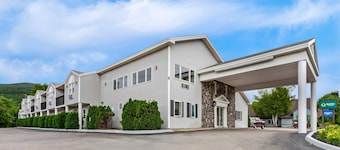 Quality Inn & Suites Gorham Riverside