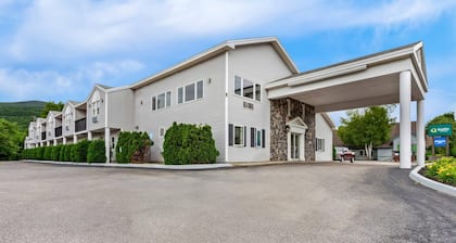 Quality Inn & Suites Gorham Riverside