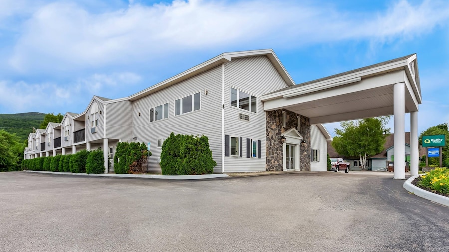 Quality Inn & Suites Gorham Riverside