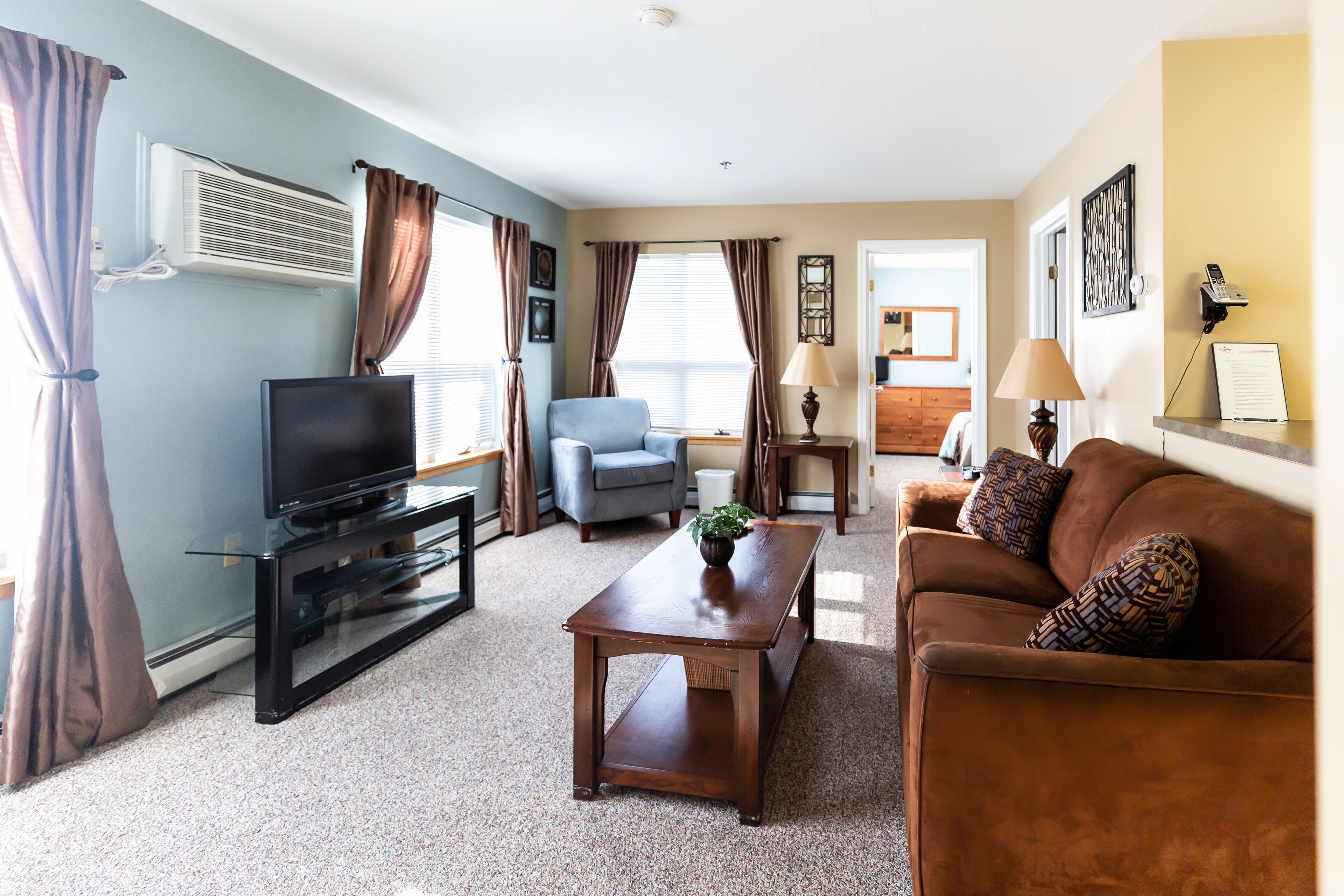 Deluxe Apartment | Living area | Flat-screen TV