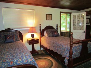 Deluxe Cabin, 2 Single Beds, Non Smoking | Premium bedding, individually decorated, individually furnished