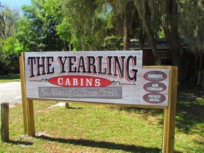 Property entrance - Yearling Restaurant and Cabins (Hawthorne)