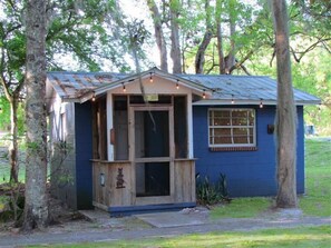 Deluxe Cabin, 1 Queen Bed, Non Smoking | Premium bedding, individually decorated, individually furnished