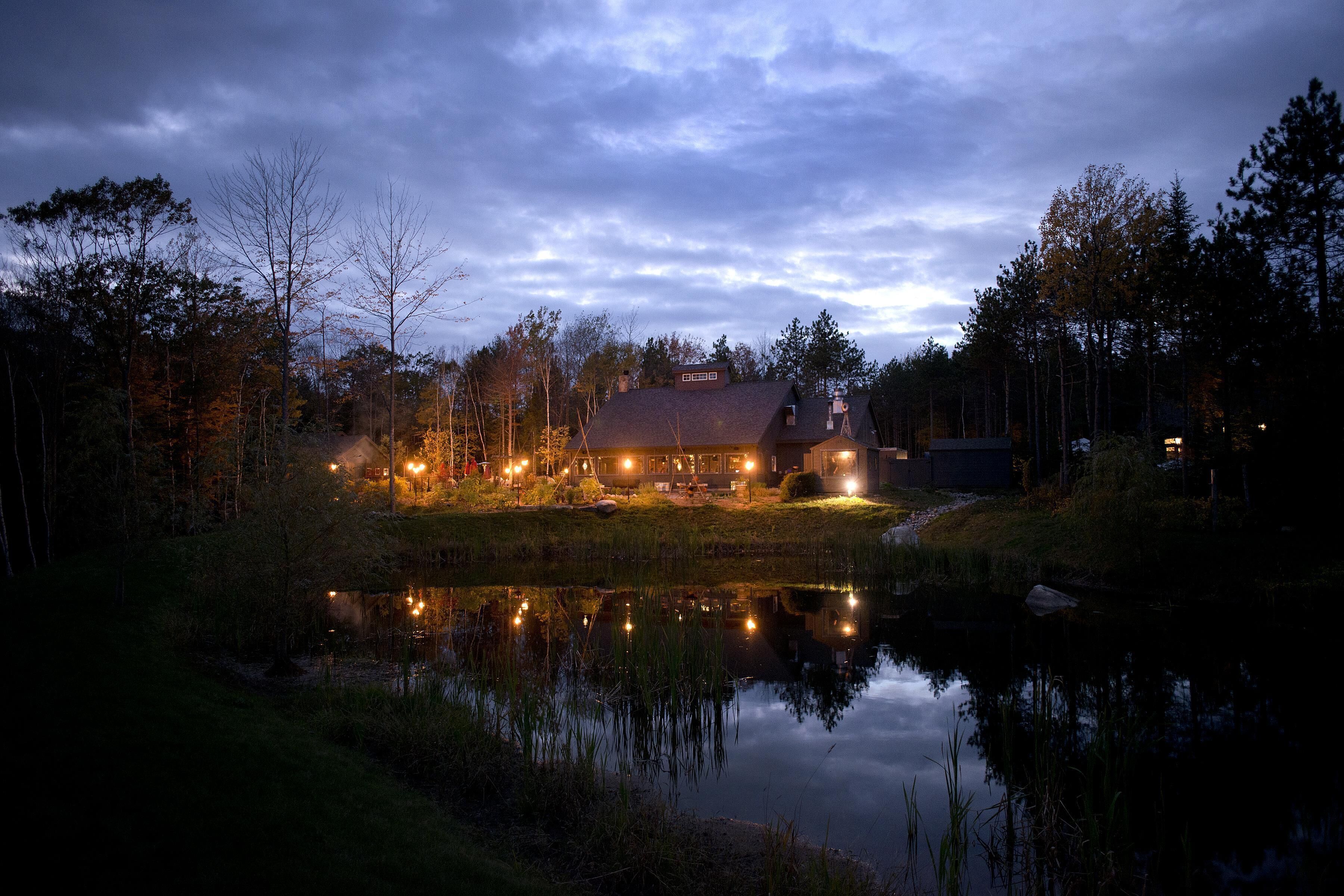 Breakfast and lunch served