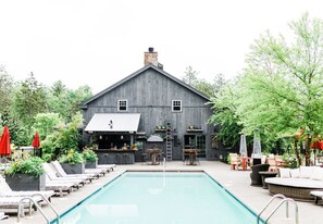 2 piscinas al aire libre, cabañas de piscina gratuitas, tumbonas