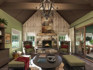 Individually decorated, individually furnished, blackout curtains - Hidden Pond (Kennebunkport)