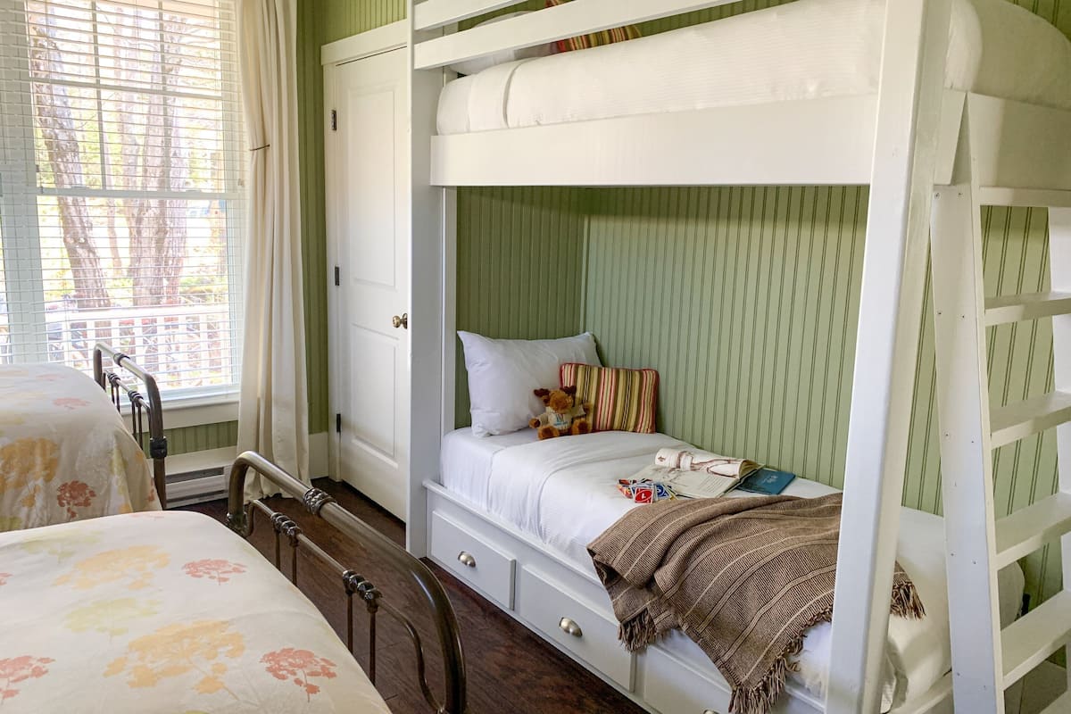 Cottage, 2 phòng ngủ | 2 phòng ngủ, trang trí khác biệt
