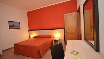 Chambre Double, vue jardin | Coffres-forts dans les chambres, bureau, Wi-Fi gratuit, draps fournis