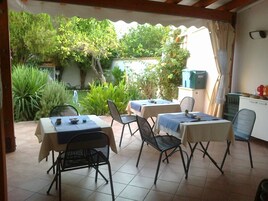 Desayuno buffet incluido todos los días 