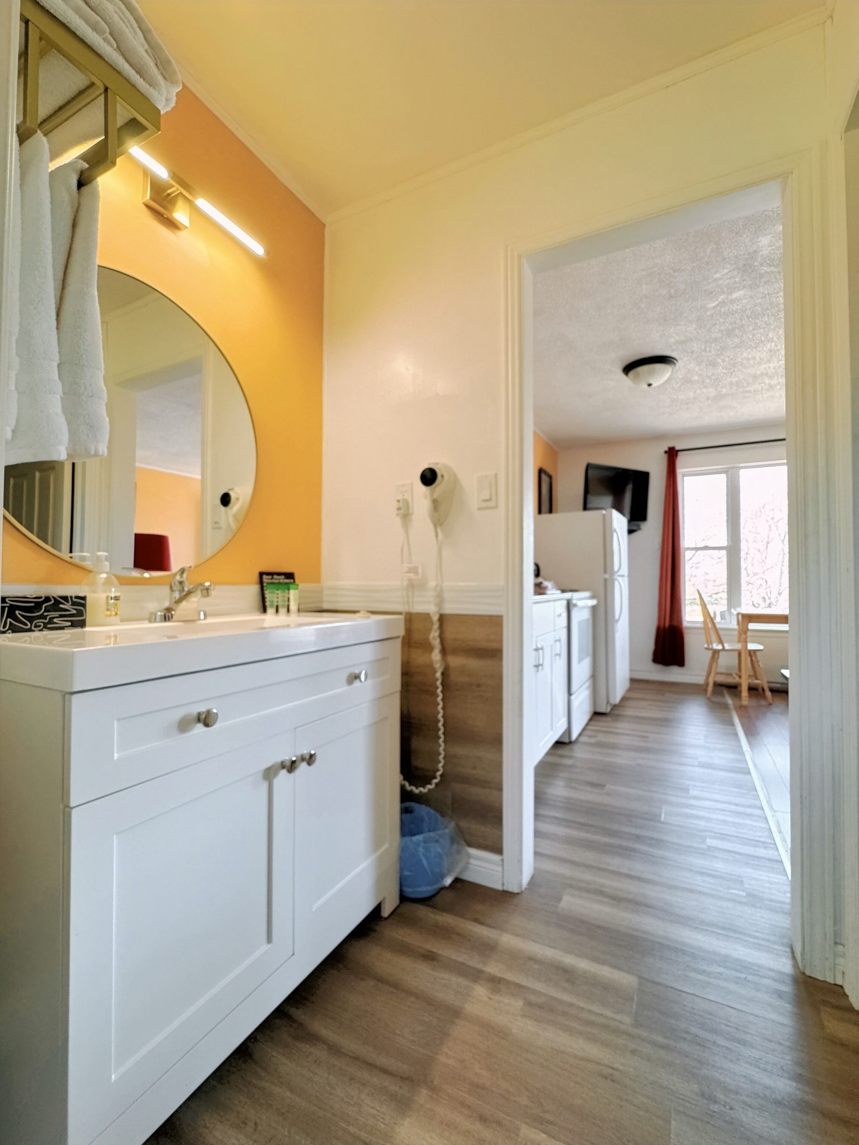 Family Room | Desk, soundproofing, free WiFi, bed sheets