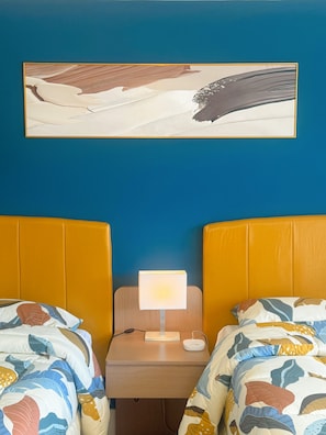 Escritorio, sistema de insonorización, wifi gratis y ropa de cama 