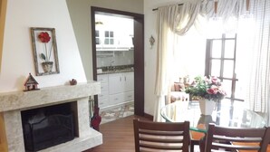 Dining - Lindo Apart no Lago Negro 2 (Gramado)