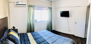 Superior-Apartment, 1 Schlafzimmer, Küche, Stadtblick | 1 Schlafzimmer, Zimmersafe, schallisolierte Zimmer