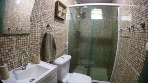 Loft | Bathroom | Shower, hair dryer (on request), towels - Loft Ismar (Fernando de Noronha)