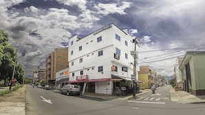Front of property - Hotel Park 6 (Medellín)