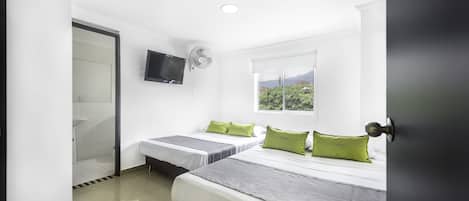 Bureau, accĂšs au Wi-Fi (inclus), literie fournie