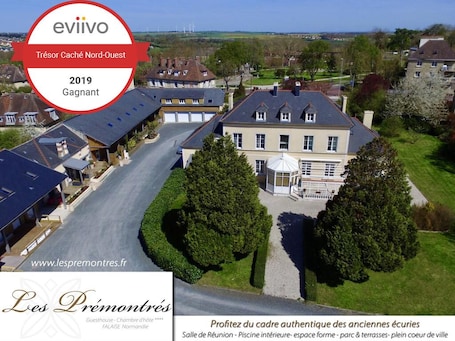 Exterior. Les Prémontrés