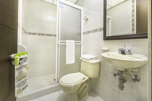 Double Room, 1 Double Bed | Bathroom | Shower, free toiletries, towels