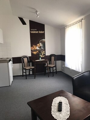 Habitación doble Confort (#6) | Cocineta privada | Refrigerador, parrilla de estufa y utensilios de cocina 