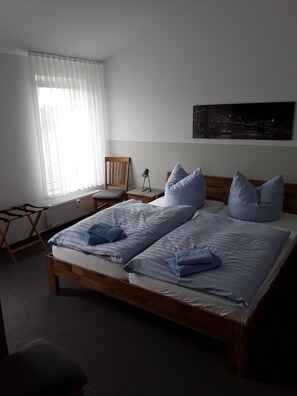 Family Condo, 1 Bedroom, Courtyard Area (#7) | Free WiFi, bed sheets - Goldener Anker (Genthin)