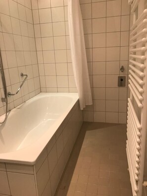 Apartment, 2 Bedrooms, Ground Floor | Tab mandi berendam