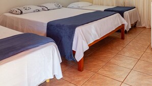 Minibar, bed sheets - Pousada Villa Olympia (Olímpia)