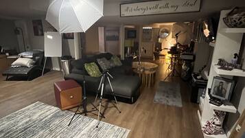 Elite Studio Suite, 1 King Bed | Individually decorated, individually furnished, laptop workspace
