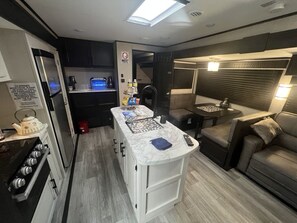 Luxury Mobile Home, 1 Queen Bed - The Relentless House (Atlanta)