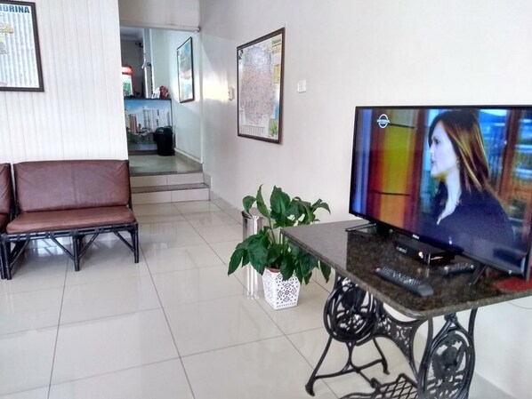 朝食 (ビュッフェ)、毎日提供 (無料)