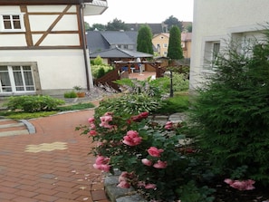 Comfort-Apartment, mit Bad, Gartenblick | Aussenbereich