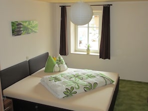 Comfort-Apartment, mit Bad, Poolblick
