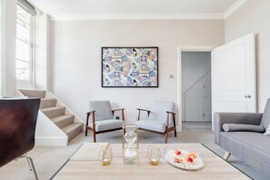 Executive Apartment, 2 Bedrooms | Living area