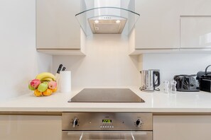 Executive Apartment, 2 Bedrooms | Private kitchen - Kensington Apartment with terrace (London)