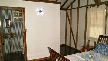 Comfort Double Room, Private Bathroom (Queen Room, Solar Hot Water) | Bathroom | Shower, towels