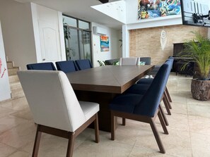 Family House, 4 Bedrooms, Private Pool | Dining room