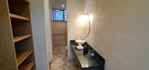 家庭獨棟房屋, 4 間臥室, 私人泳池 | 浴室 | 淋浴設備、免費盥洗用品、吹風機、毛巾