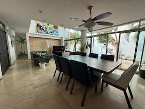 Family House, 4 Bedrooms, Private Pool | Dining room