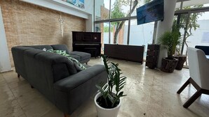 Familiehus, 4 soverom, privat basseng | Hageutsikt