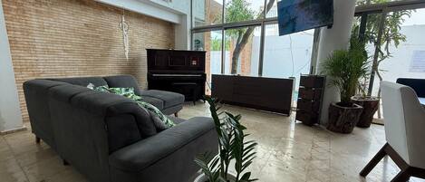 Maison Familiale, 4 chambres, piscine privée | Vue sur le jardin