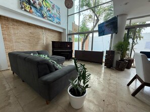 Casa familiar, 4 habitaciones, alberca privada | Vista al jardín