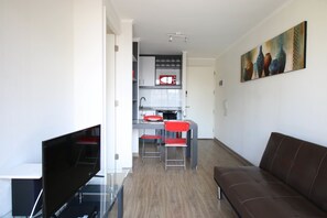 Standaard appartement, 1 queensize bed met slaapbank | Dineren in de kamer