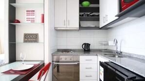 Full-size fridge, microwave, oven, stovetop - Southern Apartments (Santiago)